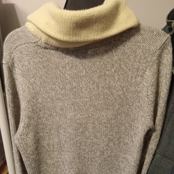 Ladies gently used Bluenotes grey/white/red cowl neck sweater missing button - Picture 2 of 4